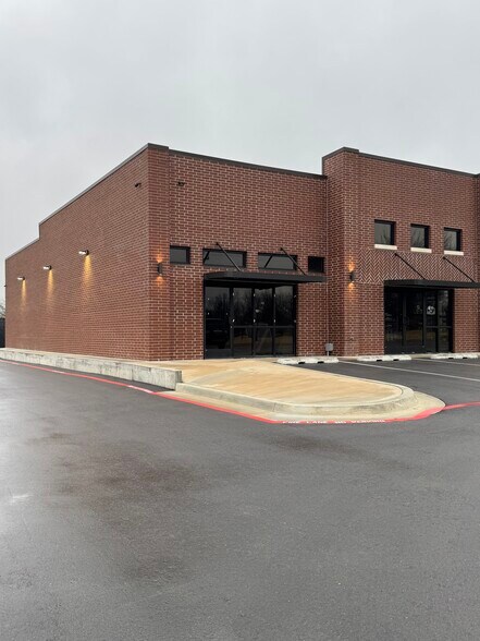More Photos Of 1055 W 121st St, Jenks Medical For Lease