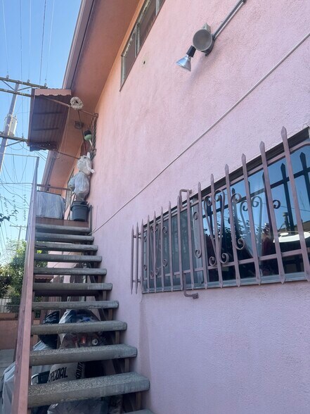 More Photos Of 410 Fischer St, Glendale Apartments For Sale