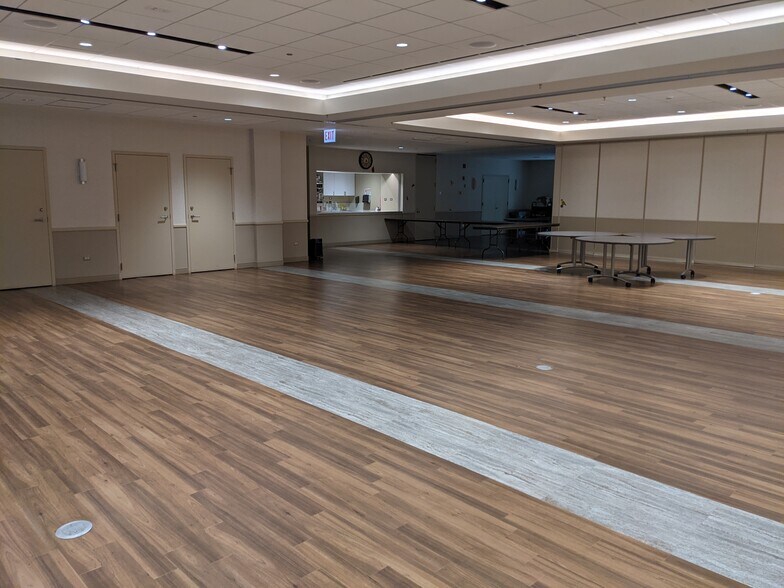 More Photos Of 1111 N Wells St, Chicago Office For Lease