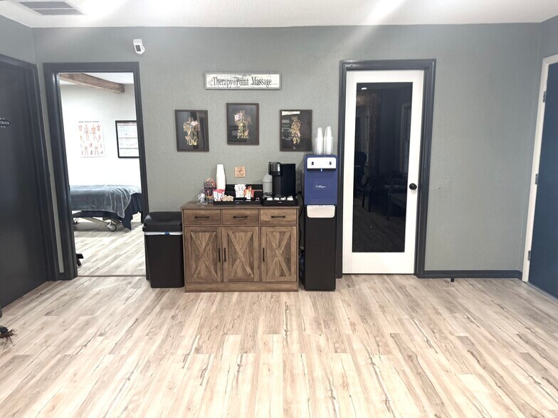 More Photos Of 1020 18th St, Woodward Office For Sale