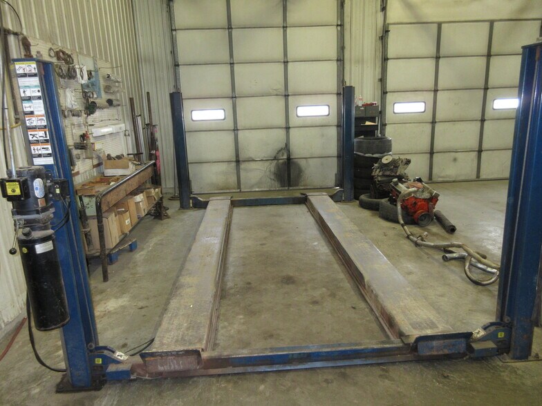 More Photos Of 526 S Phillips St, Algona Auto Repair For Sale