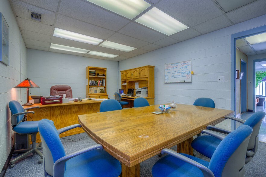 More Photos Of 3453 Aerial Way Dr SW, Roanoke Warehouse For Lease