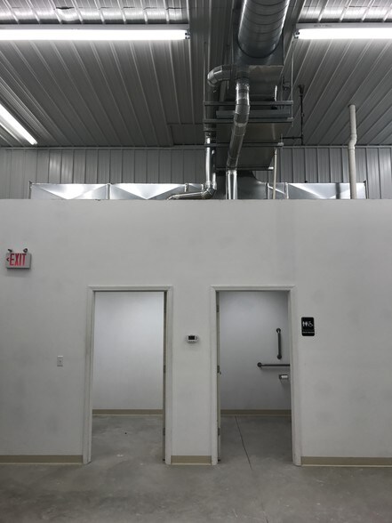 More Photos Of 600 Langley Ave, Saint Joseph Light Manufacturing For Lease