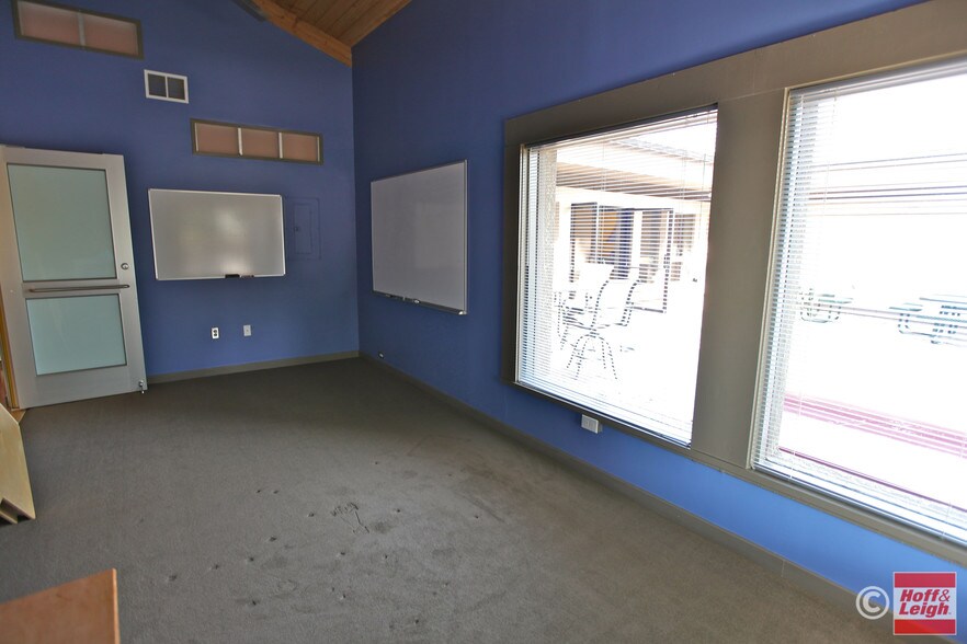 More Photos Of 1753 S 8th St, Colorado Springs Office For Lease