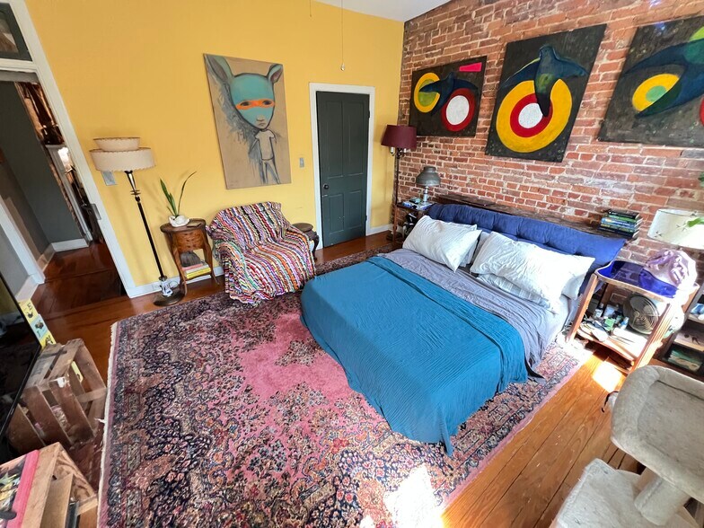 More Photos Of 1438-1442 Light St, Baltimore Showroom For Sale