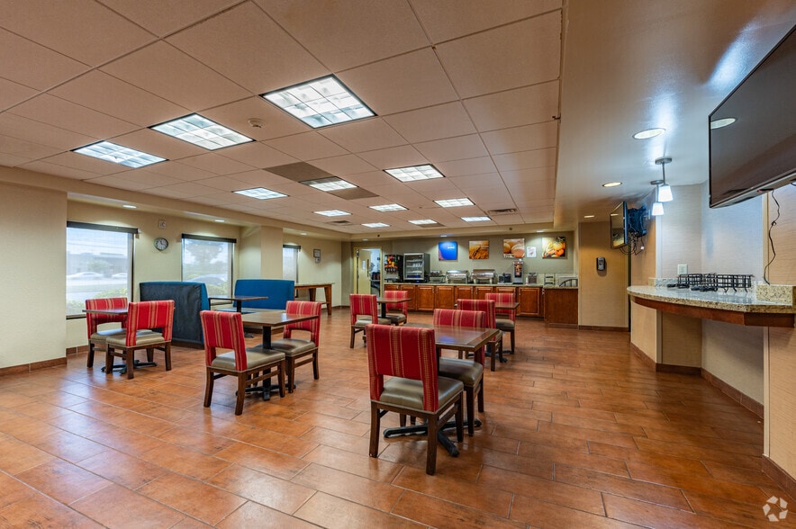 More Photos Of 1922 Skibo Rd, Fayetteville Hotel For Sale