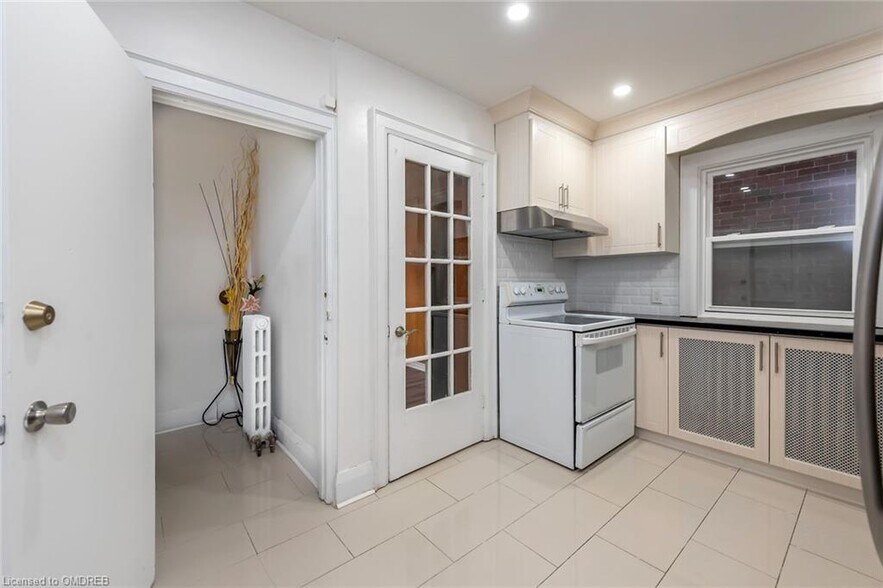 More Photos Of 104 Longwood Rd S, Hamilton Multifamily For Sale