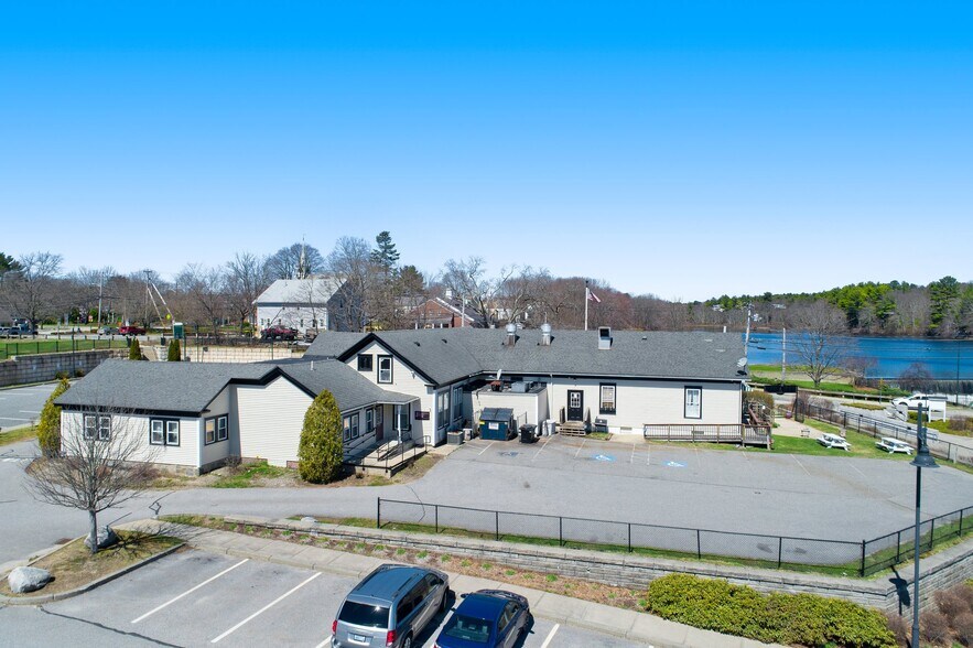 More Photos Of 35 East Ave, Burrillville Freestanding For Lease