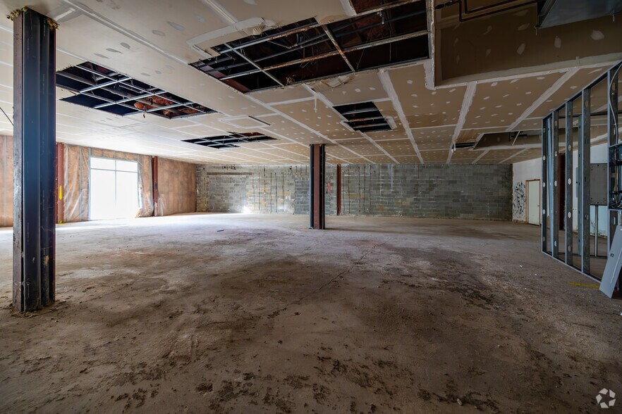 More Photos Of 6230-6360 Busch Blvd, Columbus Unknown For Lease