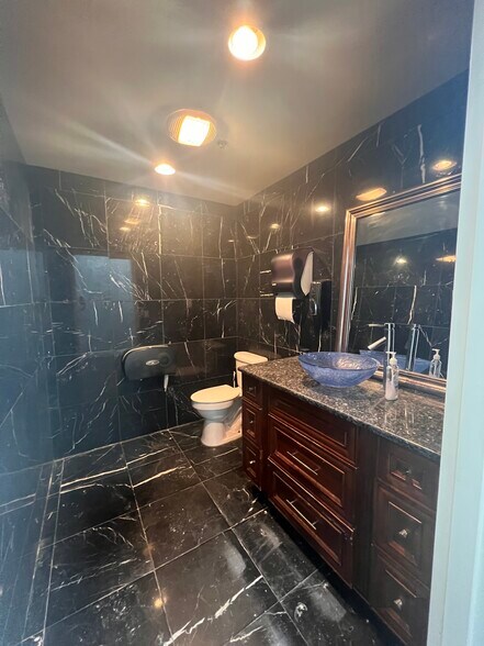 More Photos Of 245 Bellagio Cir, Sanford General Retail For Lease