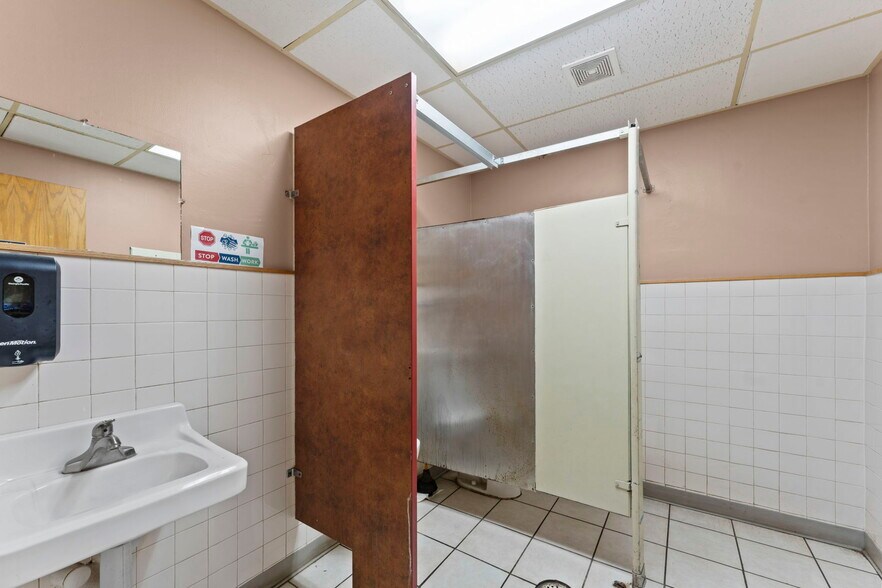 More Photos Of 118 Railroad Ave NE, Mora General Retail For Sale