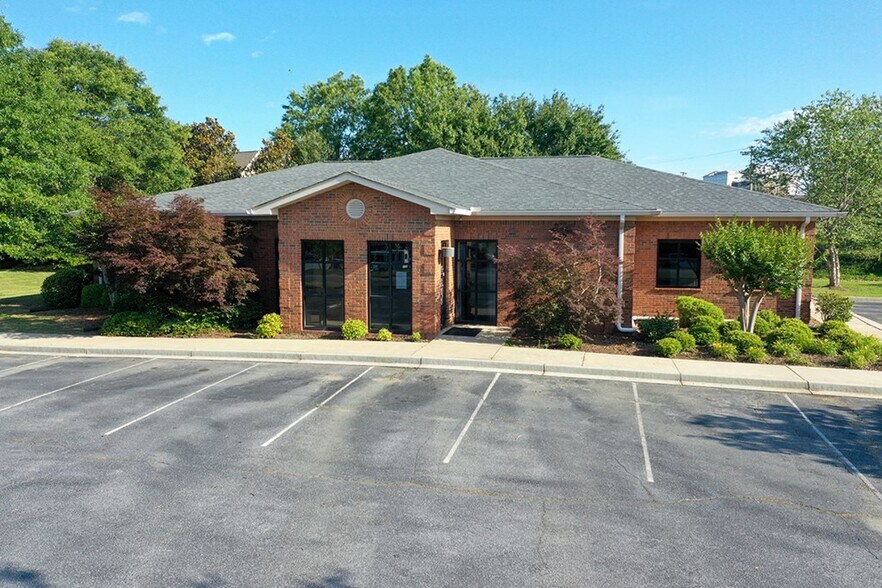More Photos Of 202 Overland Dr, Greenwood Medical For Lease