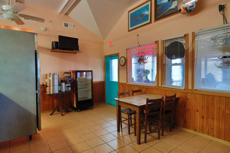 More Photos Of 25202 Island Pines Dr, Waves Restaurant For Sale