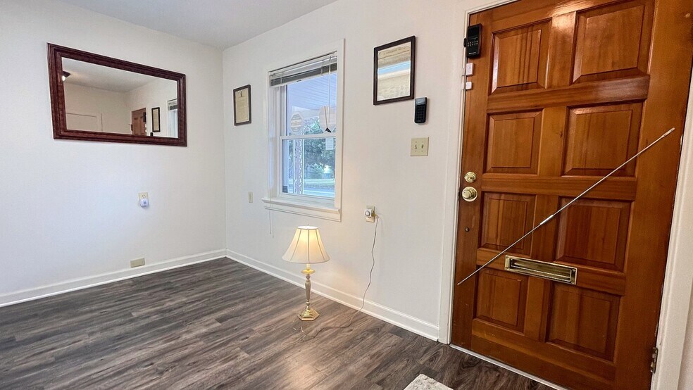 More Photos Of 14 Farmer St, Newnan Medical For Sale