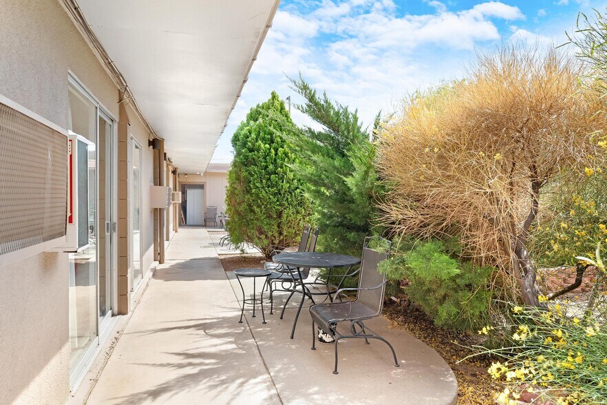 More Photos Of 150 N Lake Powell Blvd, Page Hotel For Sale