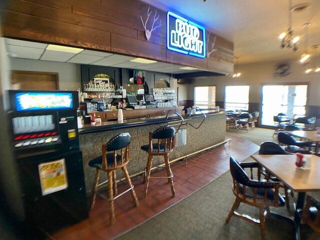 More Photos Of 903 Park St W, Park River Hotel For Sale