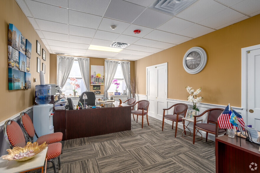 More Photos Of 31-33 W Loockerman St, Dover Office For Sale