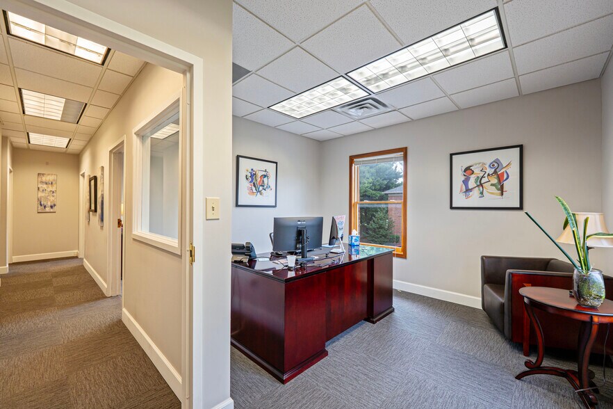 More Photos Of 124 Dorchester Sq, Westerville Office For Sale