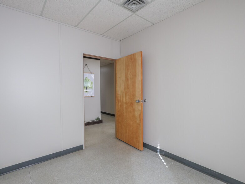 More Photos Of 5003 47 st, Stettler Office For Lease