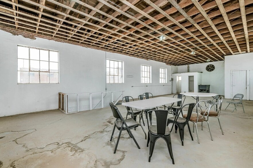 More Photos Of 701 SE 10th Ave, Amarillo Bar For Sale