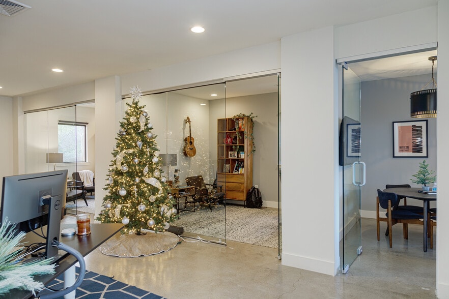 More Photos Of 400 Sugartree Ln, Franklin Office For Sale
