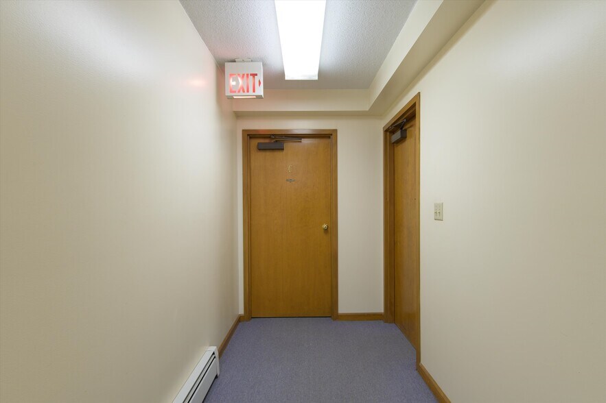 More Photos Of 156 Main St, Ludlow Office For Sale