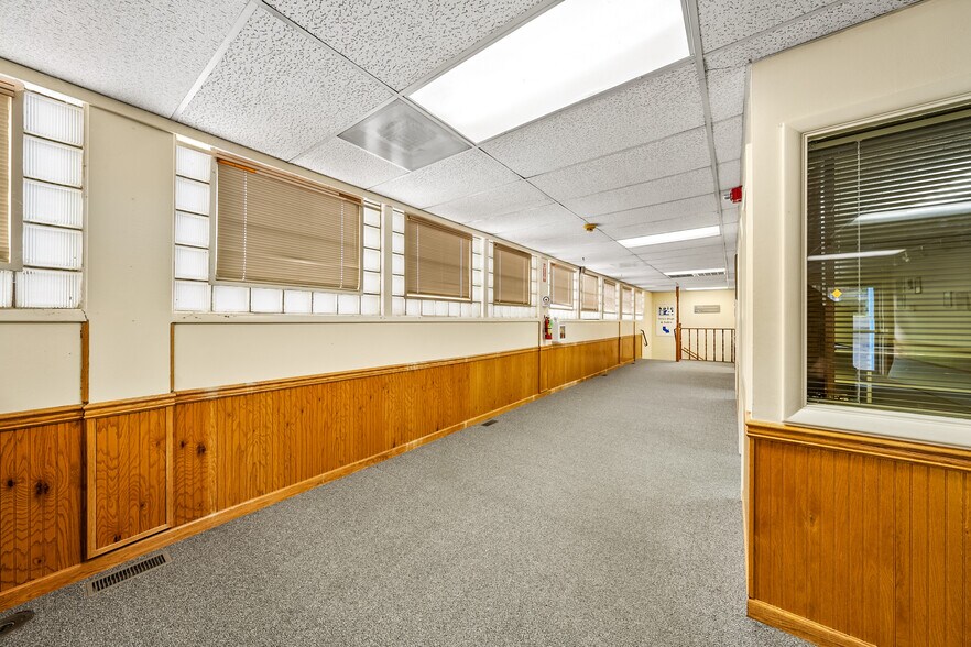 More Photos Of 655 W Umpqua St, Roseburg Radio TVTransmission Facilities For Sale