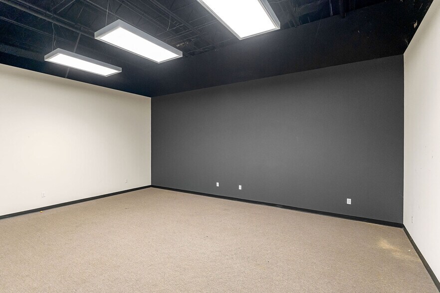 More Photos Of 204 Red Rd, McMinnville Warehouse For Sale