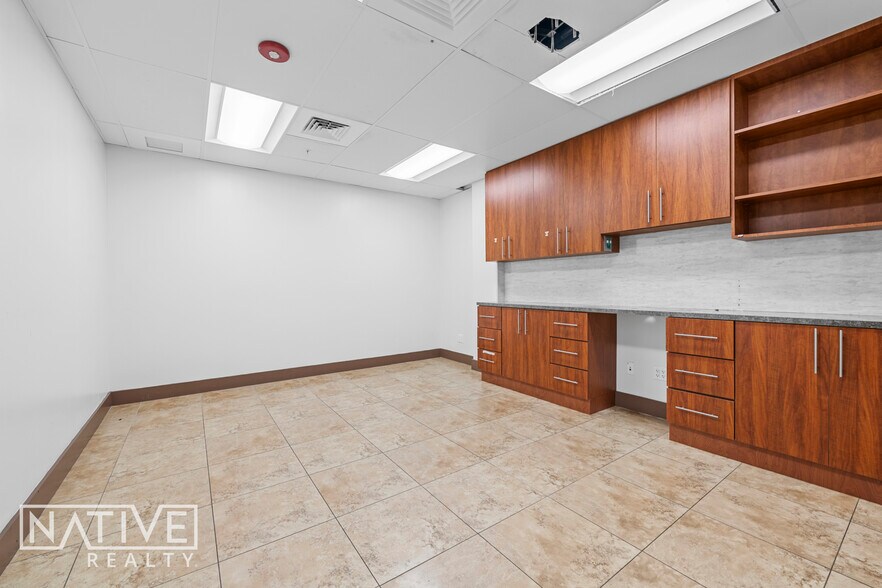 More Photos Of 311-313 E Hallandale Beach Blvd, Hallandale Beach Freestanding For Lease