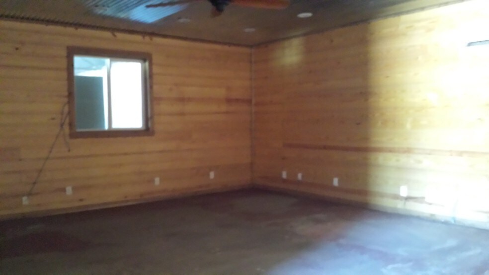 More Photos Of 2507 W 7th St, Texarkana Truck Terminal For Sale