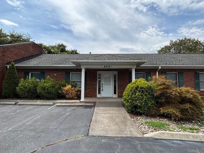 Primary Photo Of 4712 Country Club Rd, Winston-Salem Medical For Sale