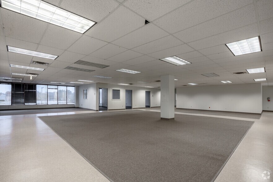 More Photos Of 2821 Lackland Rd, Fort Worth Office For Sale