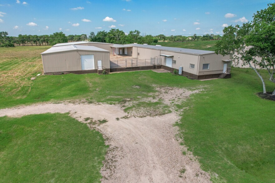 More Photos Of 7002 Bissell Rd, Manvel Manufacturing For Lease