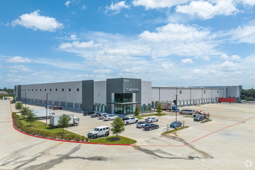 More Photos Of 12510 W Airport Blvd, Sugar Land Distribution For Lease
