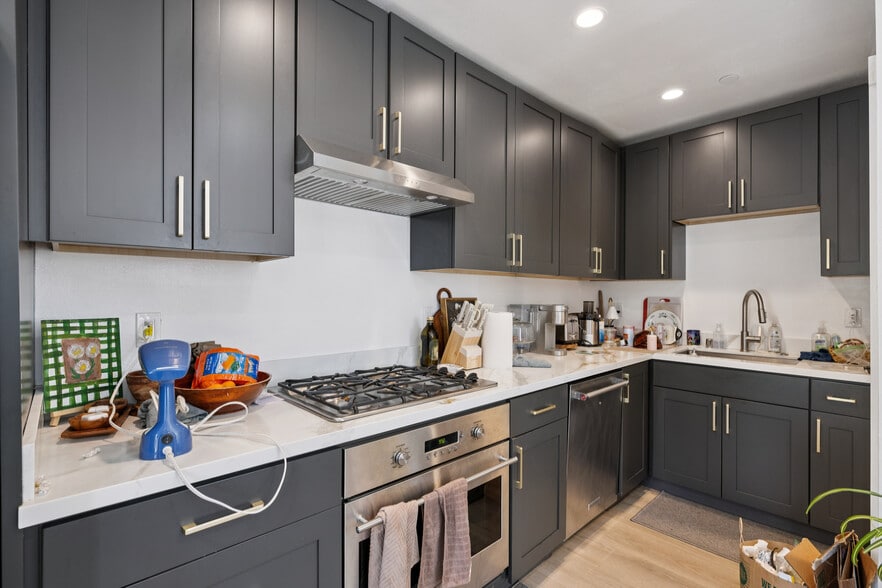 More Photos Of 250 Red Hill Ave, San Anselmo Apartments For Sale