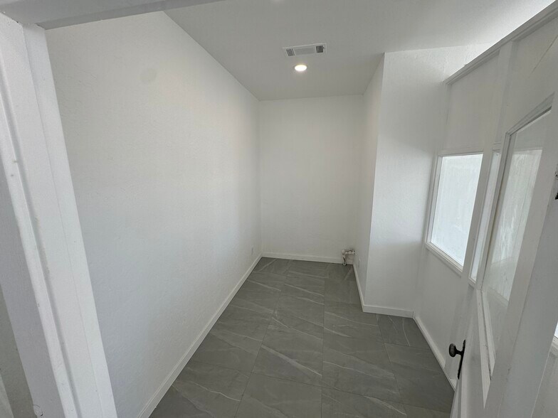 More Photos Of 416 S Main St, Porterville Auto Repair For Lease