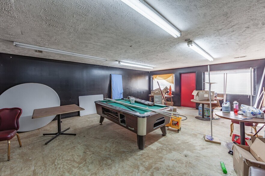 More Photos Of 600 Market, Bolivar Self Storage For Sale