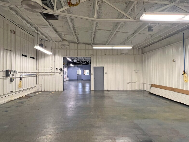 More Photos Of 2002 Evanston Ave, Erie Manufacturing For Lease