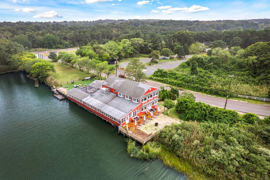 More Photos Of 5 Inlet Rd W, Southampton Restaurant For Lease