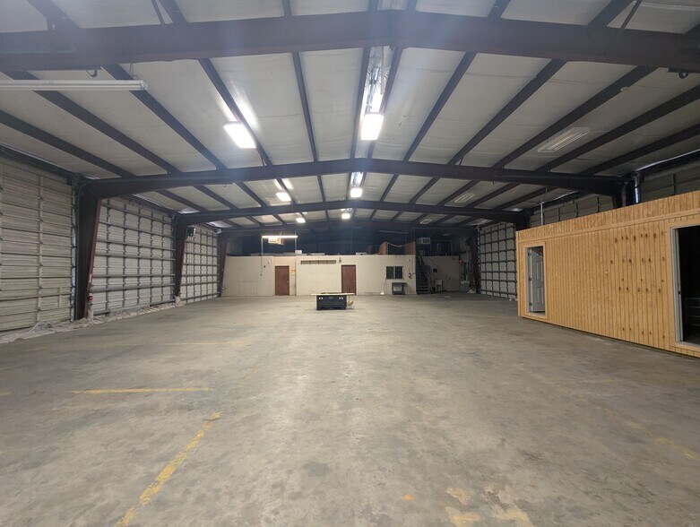 More Photos Of 2440 W Cardinal Dr, Beaumont Warehouse For Lease