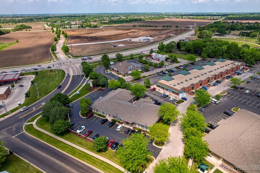 More Photos Of 608 E Veterans Pky, Yorkville Medical For Lease