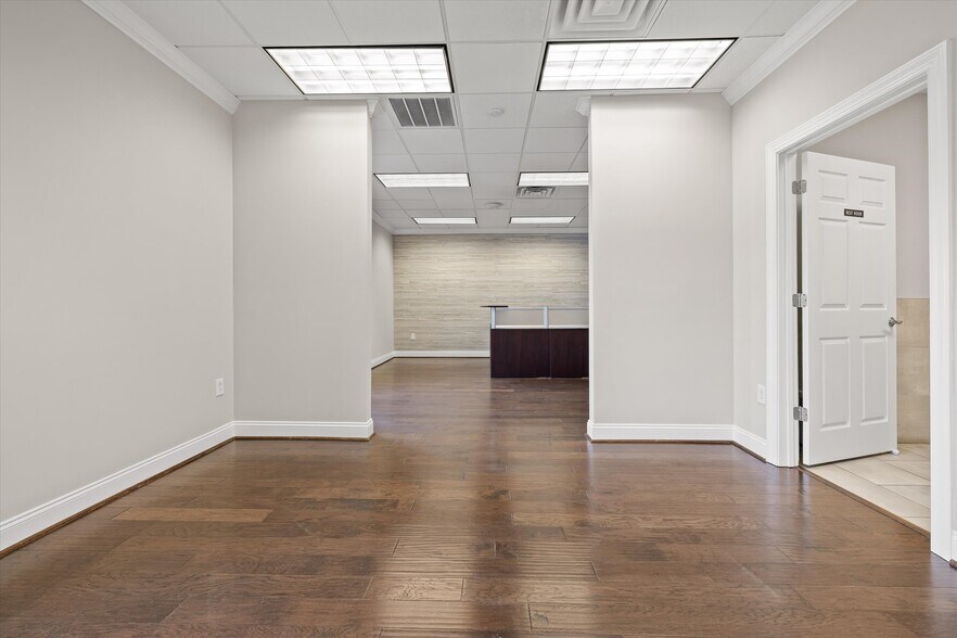More Photos Of 7446 Shallowford Rd, Chattanooga Medical For Lease