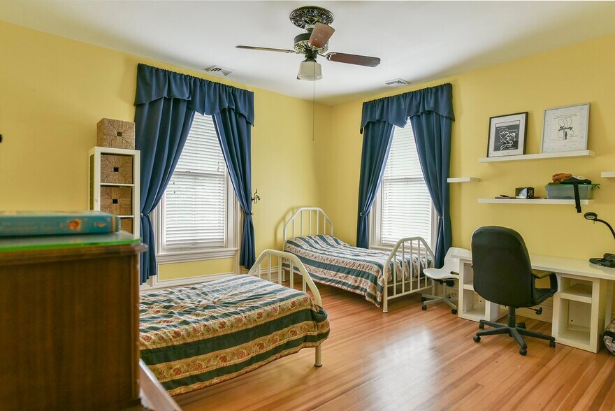 More Photos Of 827 Philadelphia Ave, Chambersburg Specialty For Sale