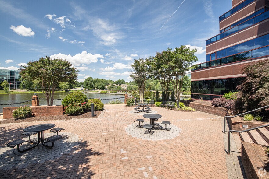 More Photos Of 4510 Cox Rd, Glen Allen Office For Lease