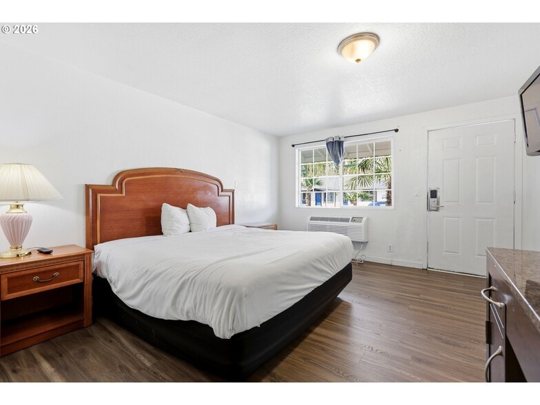More Photos Of 11324 NE Sandy Blvd, Portland Hotel For Sale