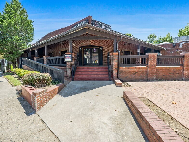 Primary Photo Of 10 Biltmore Plz, Asheville Restaurant For Lease