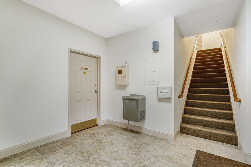 More Photos Of 4314-4330 Evergreen Ln, Annandale Office For Sale