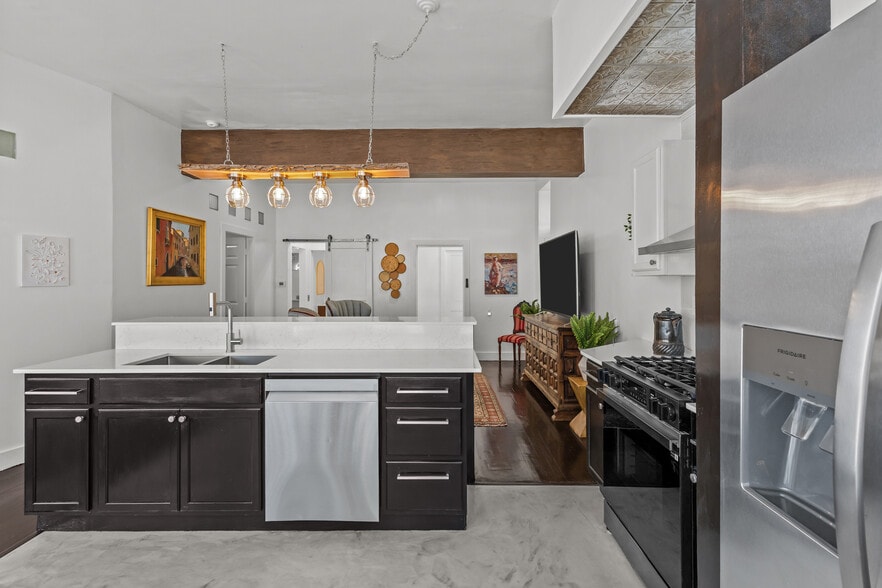 More Photos Of 116 Calverley St, Providence Storefront For Sale
