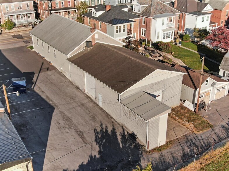 More Photos Of 128 W 3rd St, Waynesboro Freestanding For Sale