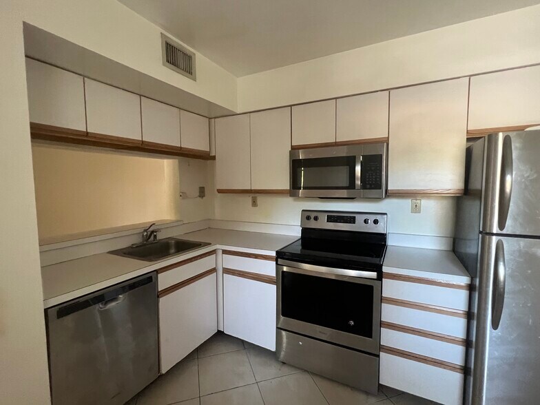 More Photos Of 711 NW 91st Ter, Plantation Apartments For Sale